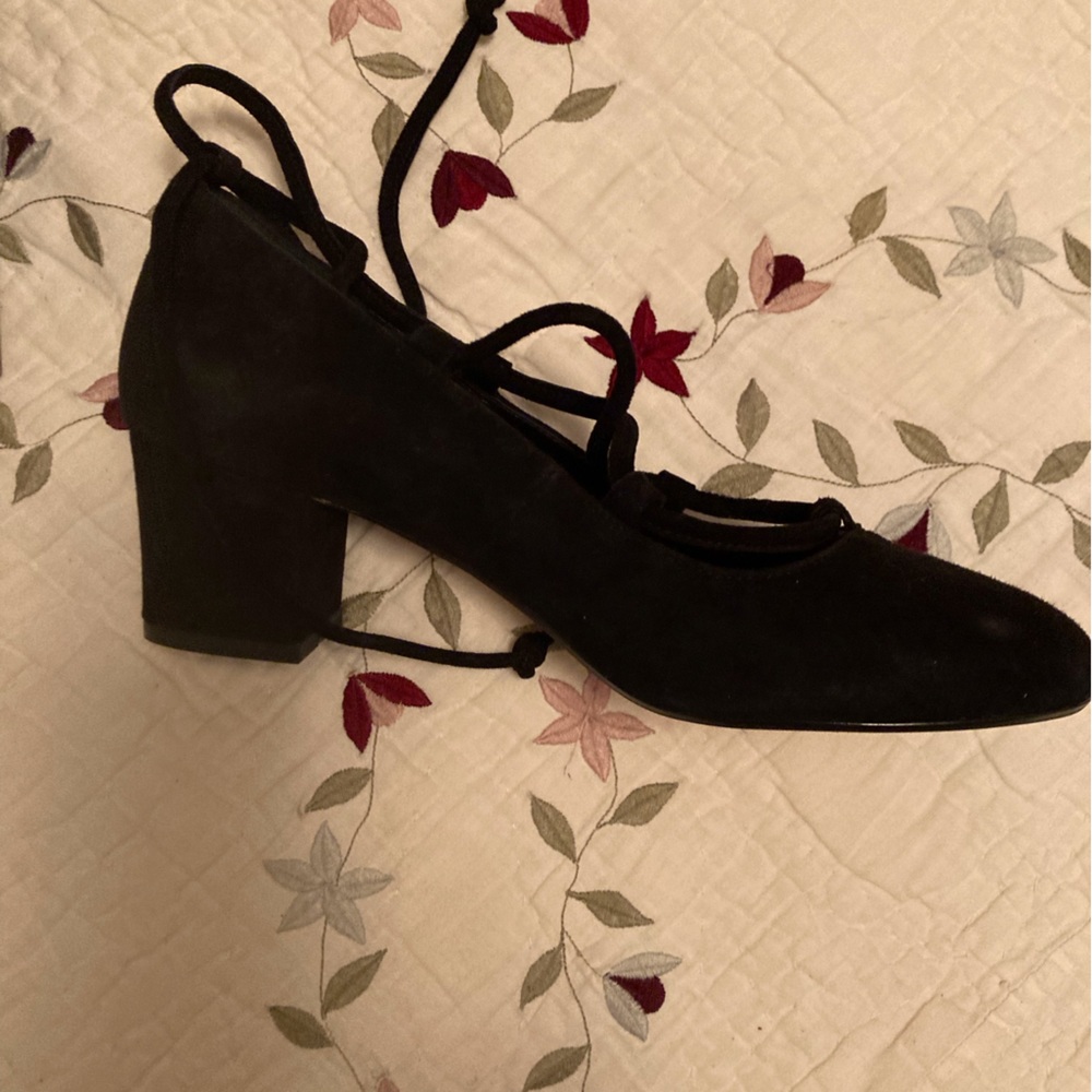 Suede size 9  lace up ankle tie shoes